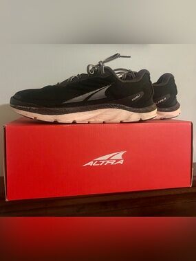 Altra Rivera Women’s Black and Pink Athletic Shoes size 8
